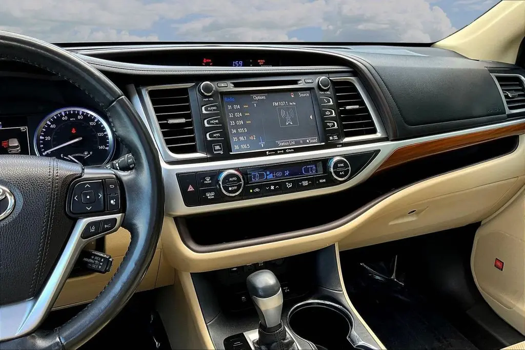 2019 Toyota Highlander - $26,998