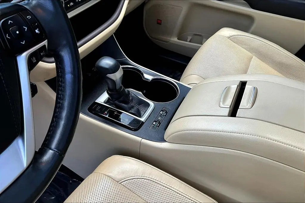 2019 Toyota Highlander - $26,998