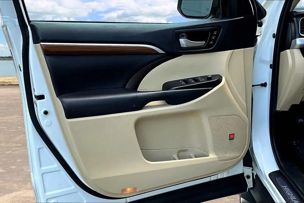 2019 Toyota Highlander - $26,998