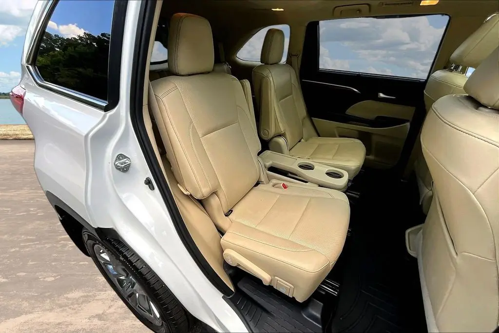 2019 Toyota Highlander - $26,998