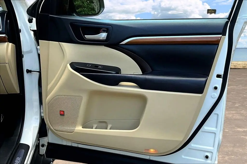 2019 Toyota Highlander - $26,998