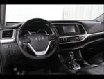 2019 Highlander Thumbnail 6