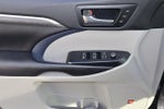 2019 Highlander Thumbnail 16