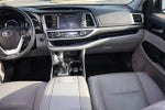 2019 Highlander Thumbnail 21