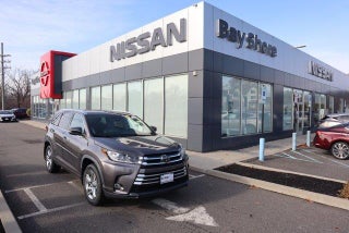2019 Toyota Highlander with Tan Exterior