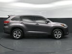 2019 Highlander Thumbnail 8