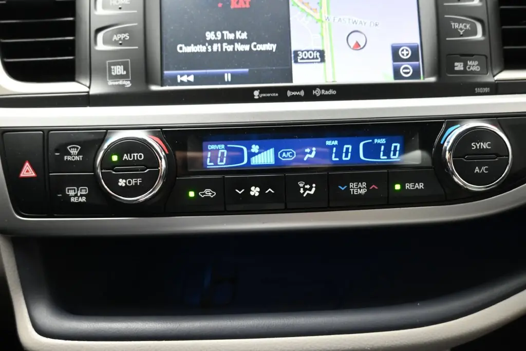 2019 Toyota Highlander - $28,398