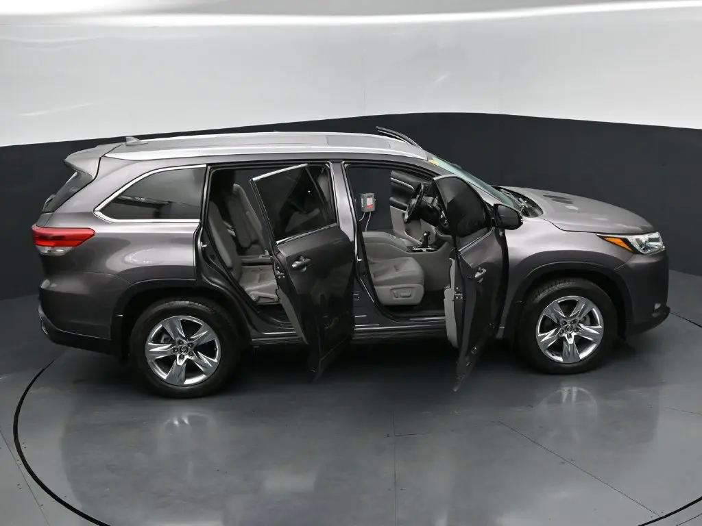 2019 Toyota Highlander - $28,398