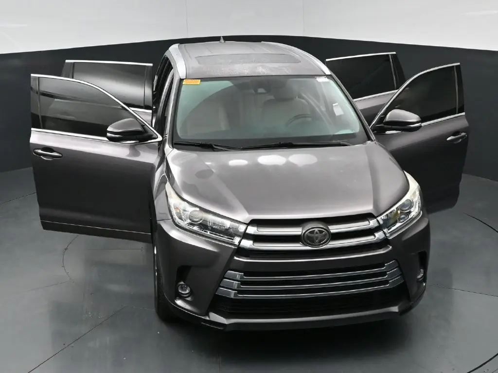 2019 Toyota Highlander - $28,398