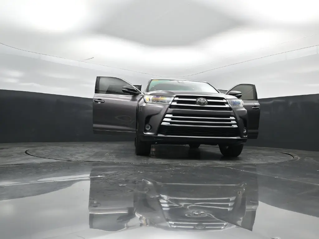 2019 Toyota Highlander - $28,398