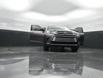 2019 Highlander Thumbnail 37