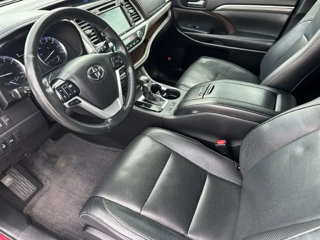 2019 Toyota Highlander - $29,999