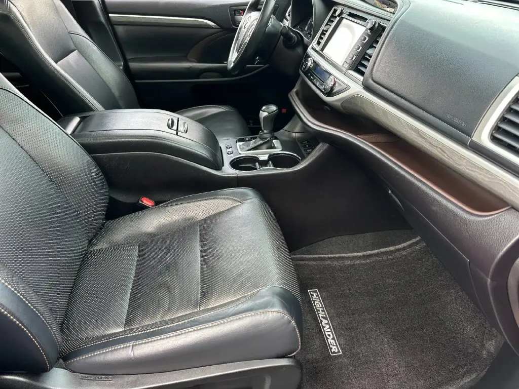 2019 Toyota Highlander - $29,999