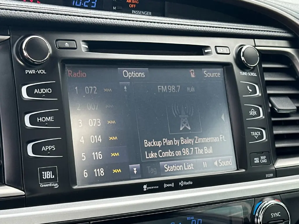 2019 Toyota Highlander - $29,999