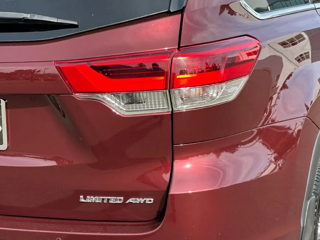 2019 Toyota Highlander - $29,999