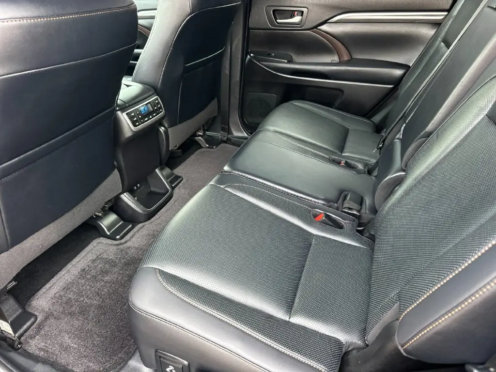 2019 Toyota Highlander - $29,999