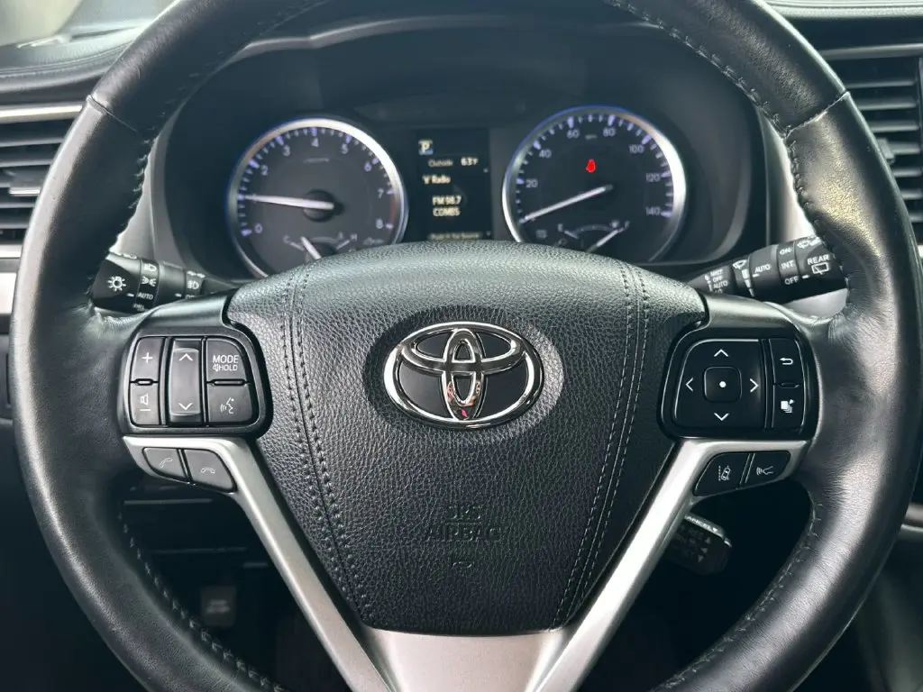 2019 Toyota Highlander - $29,999