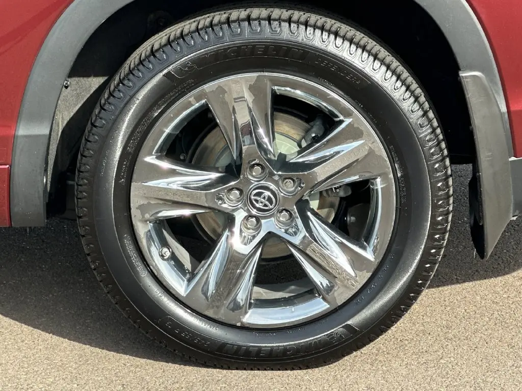 2019 Toyota Highlander - $29,999