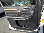 2017 Highlander Thumbnail 19