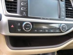 2017 Highlander Thumbnail 21