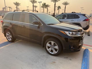 2019 Toyota Highlander with Midnight Black Metallic Exterior