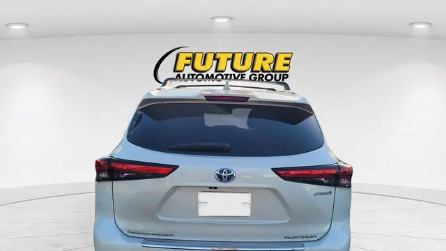 2021 Toyota Highlander Hybrid Platinum