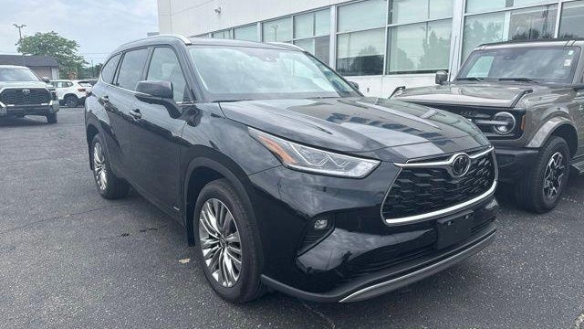 2026 Toyota Highlander Hybrid Platinum