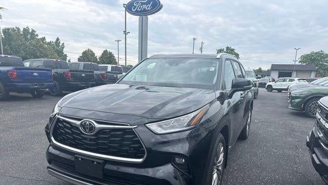 2026 Toyota Highlander Hybrid Platinum
