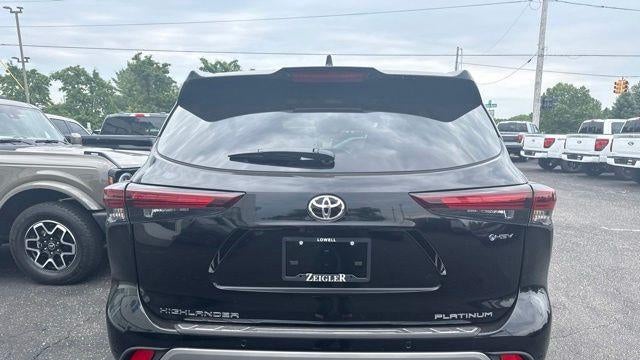 2026 Toyota Highlander Hybrid Platinum