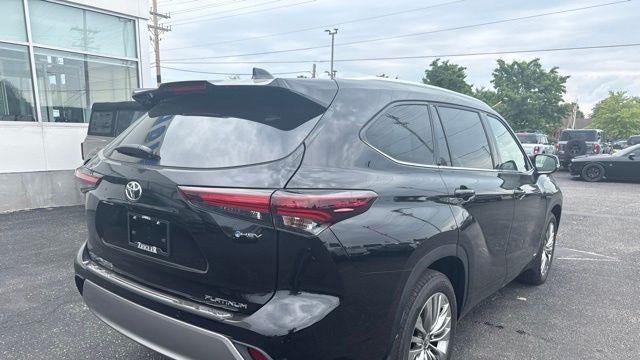 2026 Toyota Highlander Hybrid Platinum