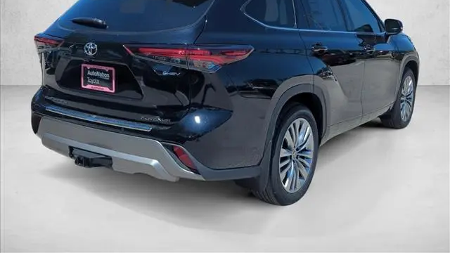 2026 Toyota Highlander Hybrid Platinum