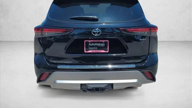 2026 Toyota Highlander Hybrid Platinum