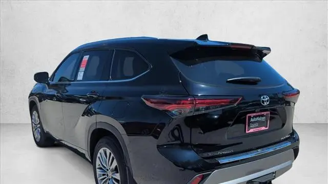 2026 Toyota Highlander Hybrid Platinum