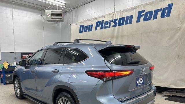 2021 Toyota Highlander Hybrid Platinum