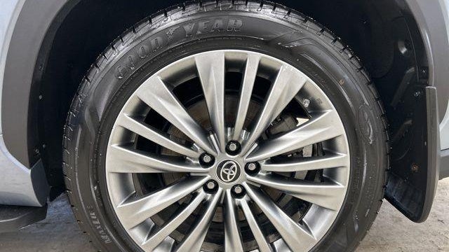 2021 Toyota Highlander Hybrid Platinum