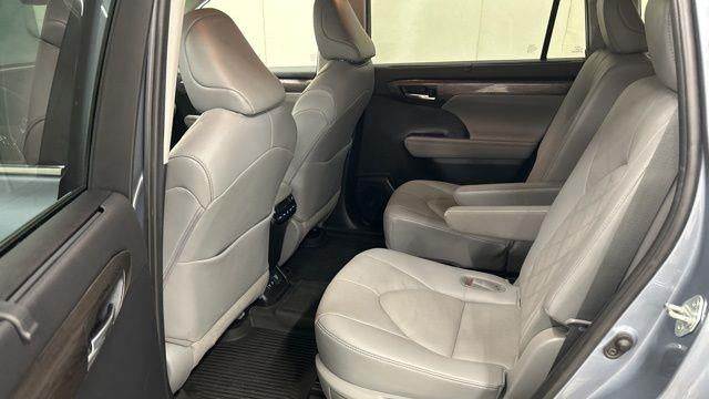 2021 Toyota Highlander Hybrid Platinum