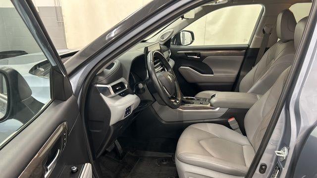 2021 Toyota Highlander Hybrid Platinum