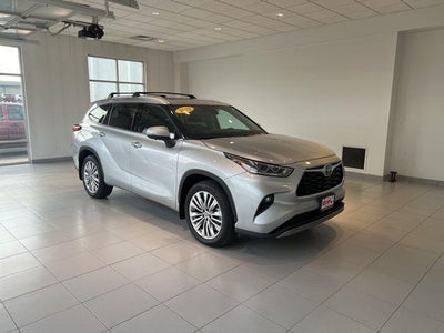 Photo of a 2023 Toyota Highlander Hybrid AWD Platinum 4DR SUV for sale