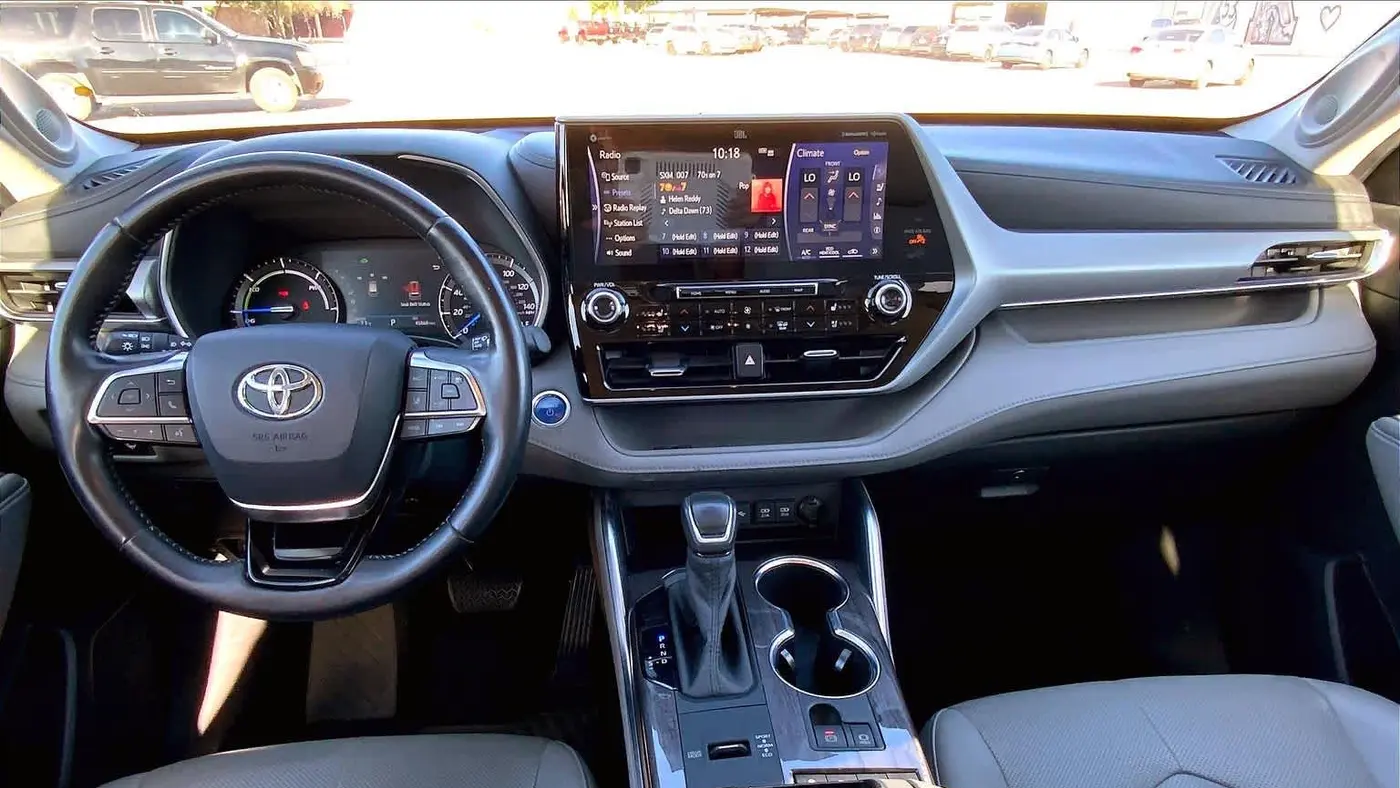 2020 Toyota Highlander Hybrid Platinum