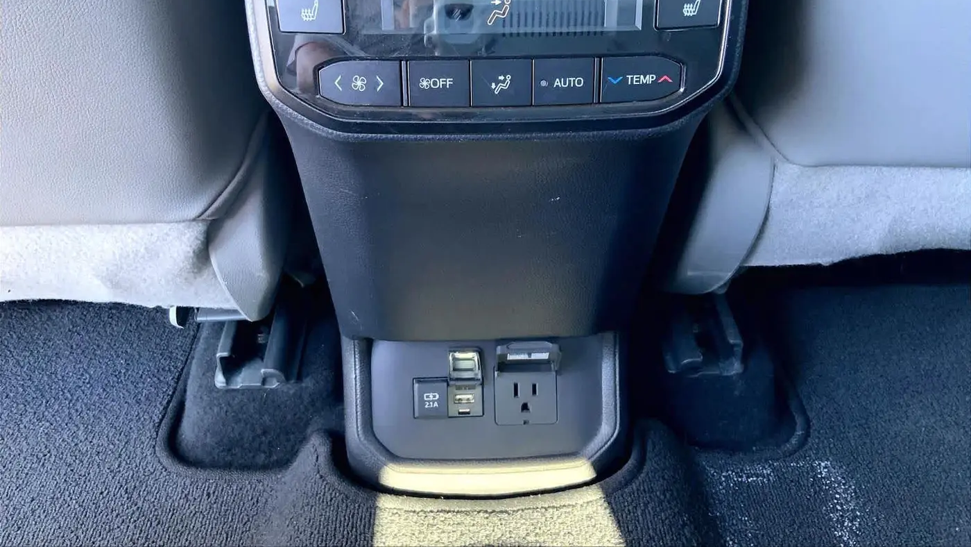 2020 Toyota Highlander Hybrid Platinum