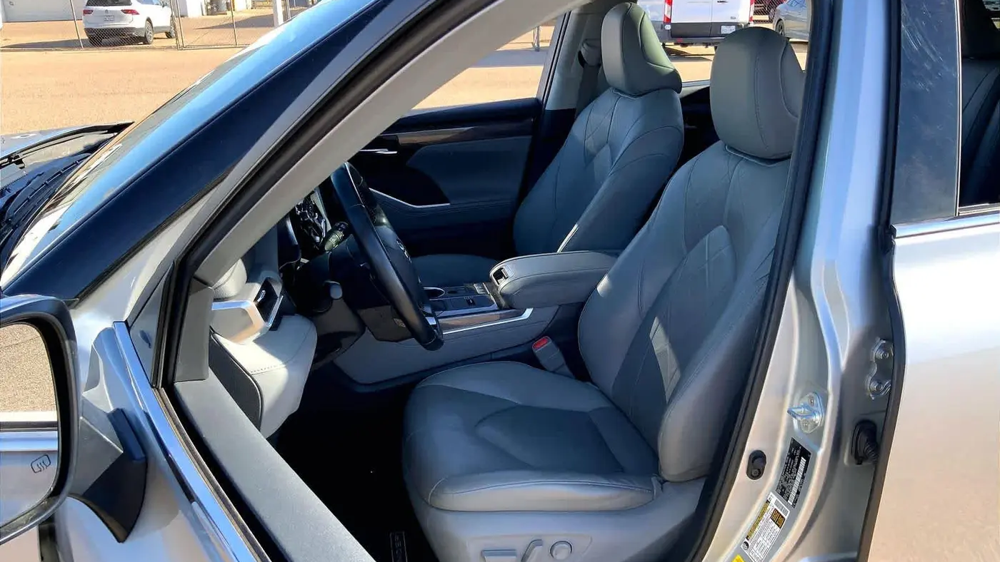 2020 Toyota Highlander Hybrid Platinum