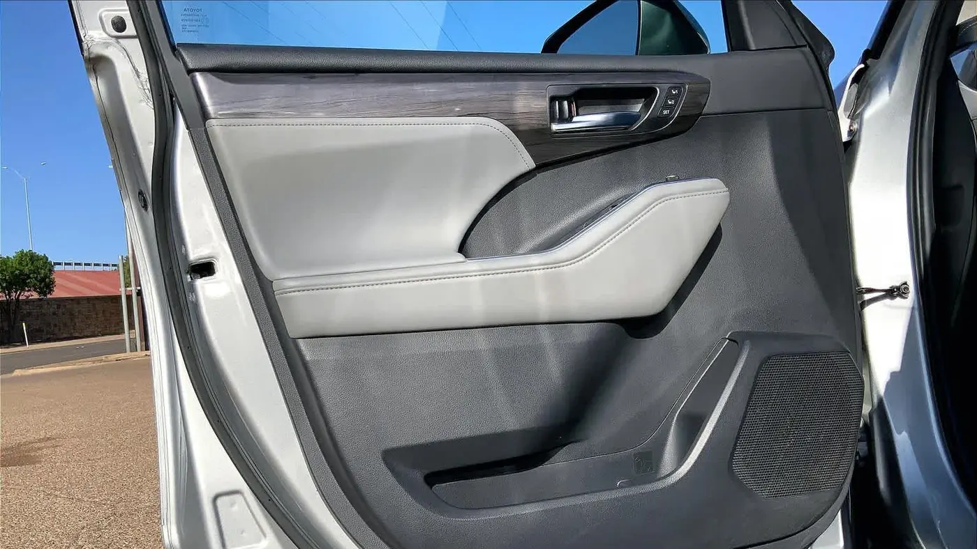 2020 Toyota Highlander Hybrid Platinum