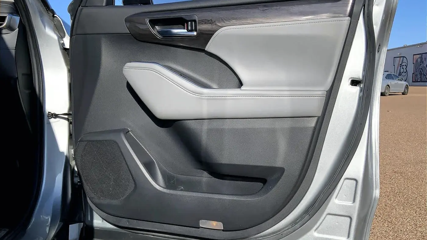 2020 Toyota Highlander Hybrid Platinum