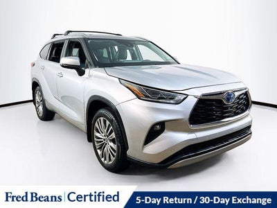 Photo of a 2022 Toyota Highlander Hybrid AWD Platinum 4DR SUV for sale