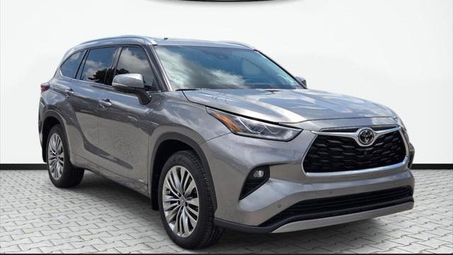 Preowned 2026 Toyota Highlander Hybrid Platinum for Sale