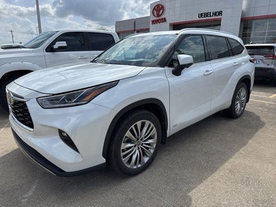Photo of a 2023 Toyota Highlander Hybrid AWD Platinum 4DR SUV for sale