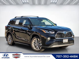 2024 Toyota Highlander Hybrid with Midnight Black Metallic Exterior
