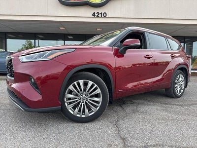 Photo of a 2025 Toyota Highlander Hybrid AWD Platinum 4DR SUV for sale