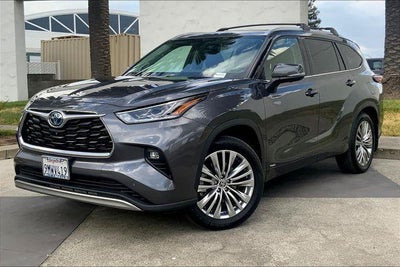Photo of a 2024 Toyota Highlander Hybrid AWD Platinum 4DR SUV for sale
