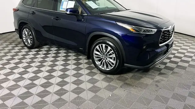 Preowned 2026 Toyota Highlander Hybrid Platinum for Sale